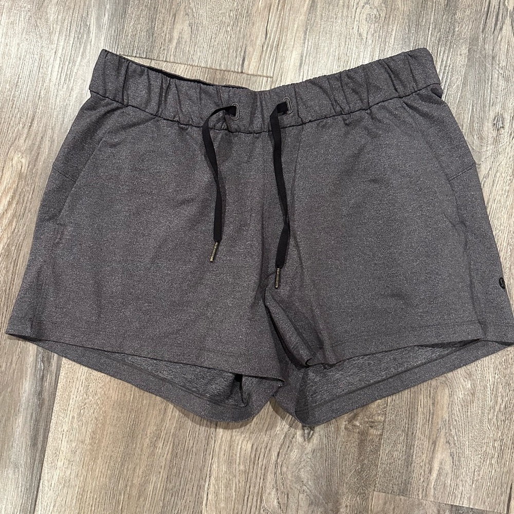 LULULEMON GRAY “ON THE FLY” SHORTS - SIZE 10